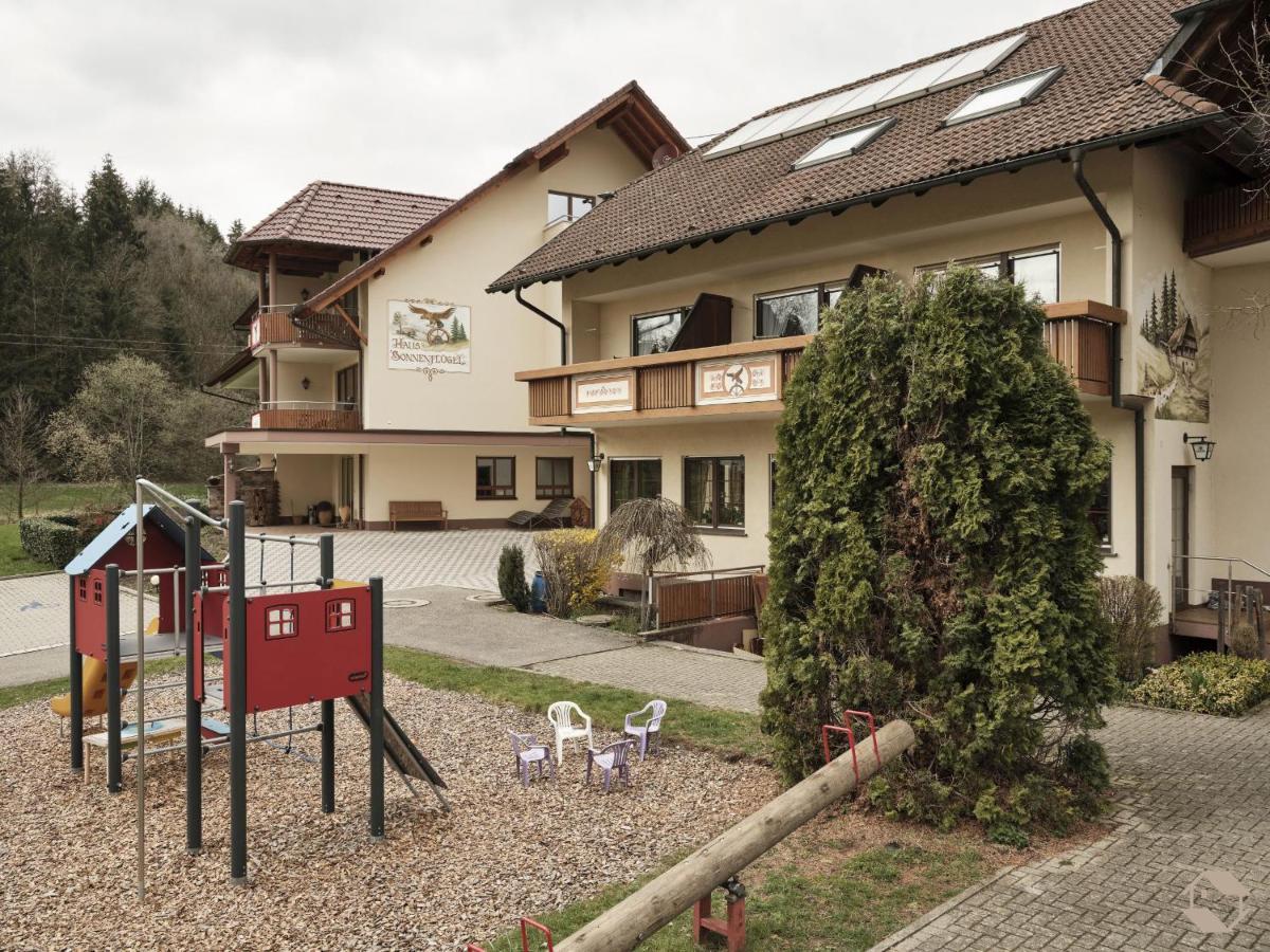 ホテル ランドガストホフ アドラー - ペルツミューレ Biederbach Baden-Württemberg エクステリア 写真