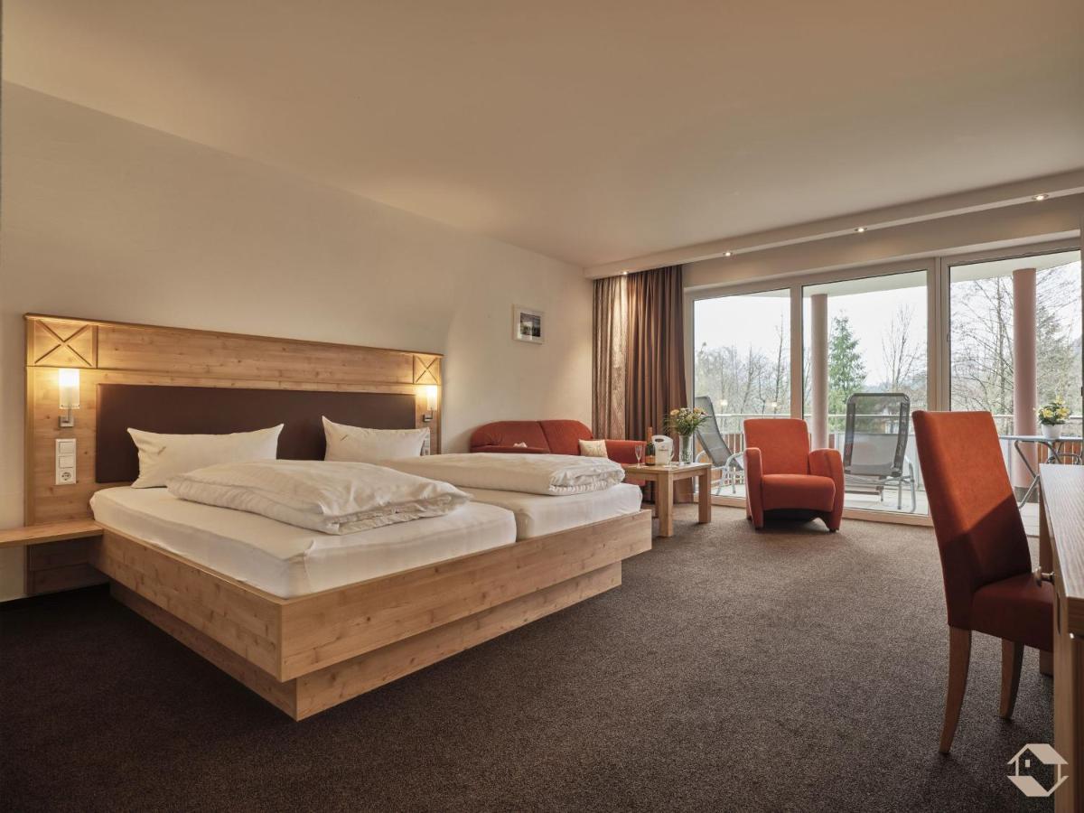 ホテル ランドガストホフ アドラー - ペルツミューレ Biederbach Baden-Württemberg エクステリア 写真