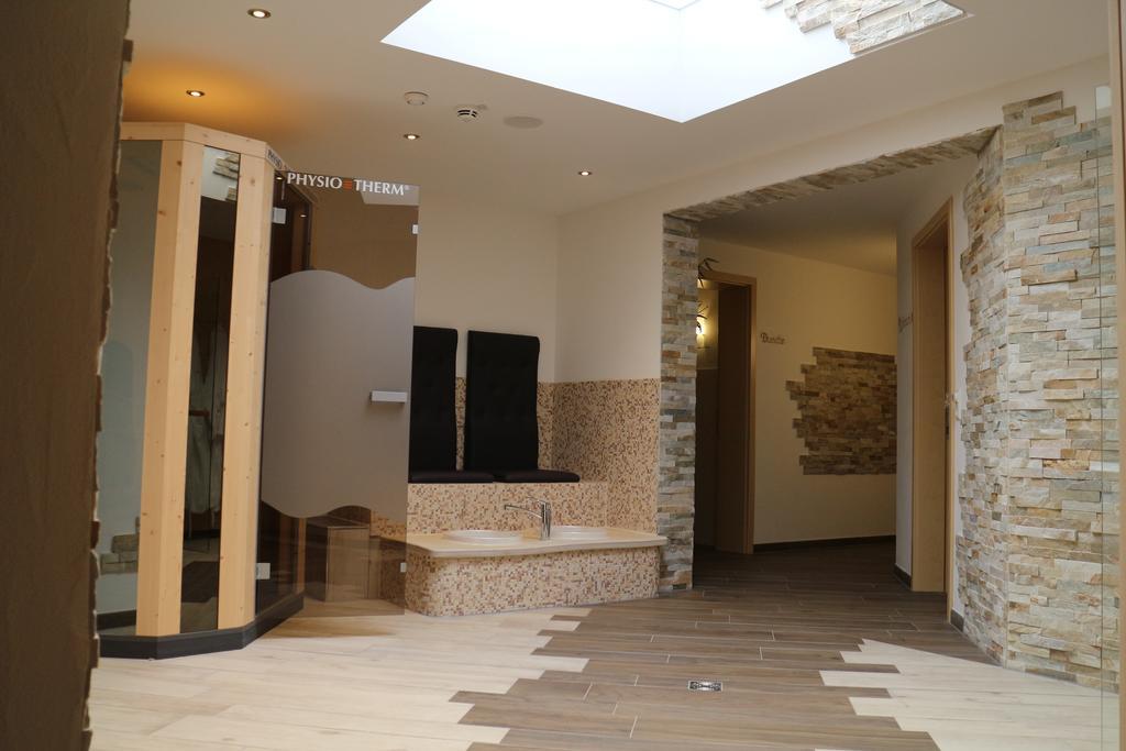 ホテル ランドガストホフ アドラー - ペルツミューレ Biederbach Baden-Württemberg エクステリア 写真